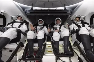 spacecraft crew