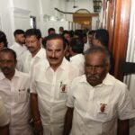 அதிமுக உறுப்பினர்கள்