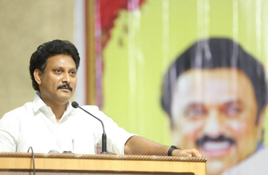 பள்ளிக்கல்வித்துறை அமைச்சர். அன்பில் மகேஷ் பொய்யாமொழி