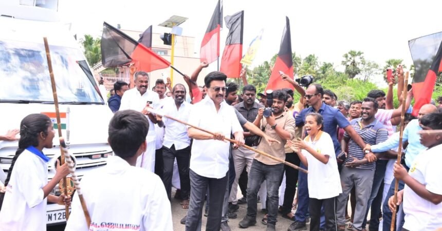 சிலம்பம் சுற்றி அசத்திய முதல்வர் மு.க.ஸ்டாலின்