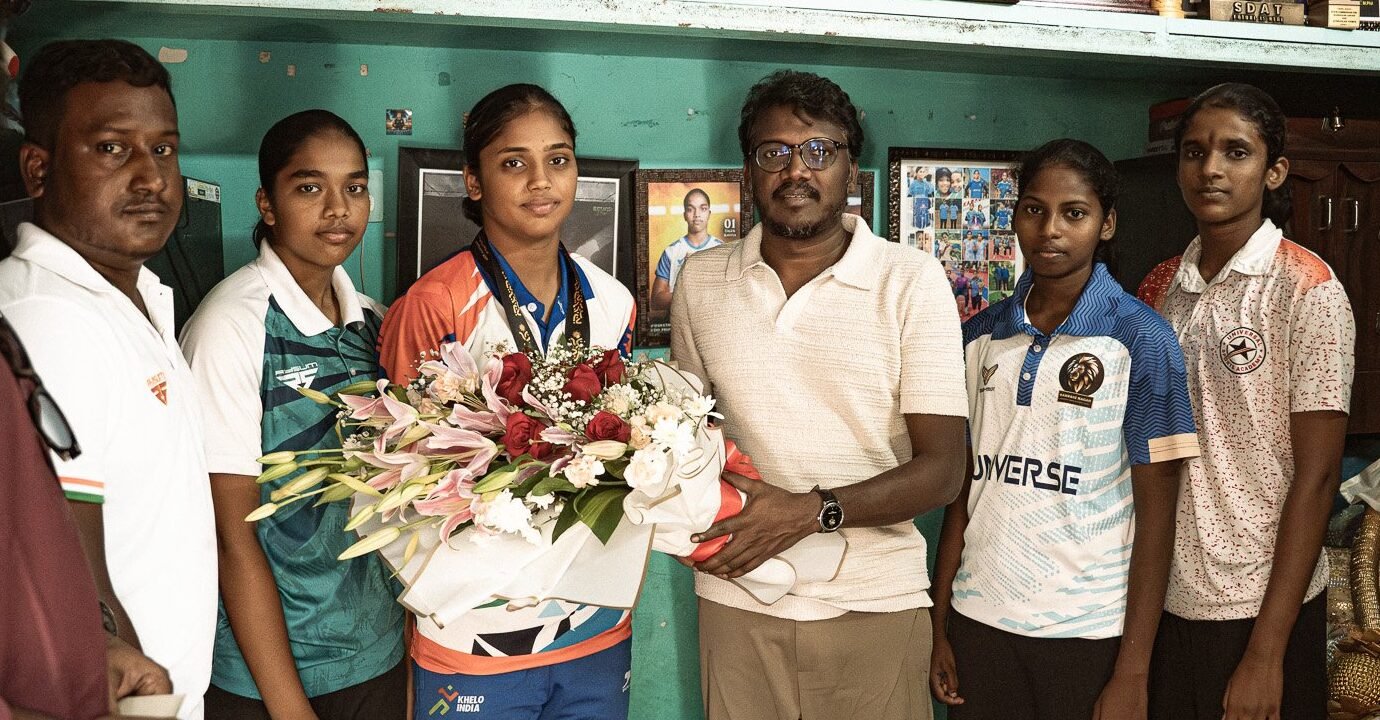 கபடியில் தங்கம் வென்ற கார்த்திகாவுக்கு ரூ.5 லட்சம் ஊக்கத்தொகை! – இயக்குநர் மாரி செல்வராஜ் நேரில் வாழ்த்து!.