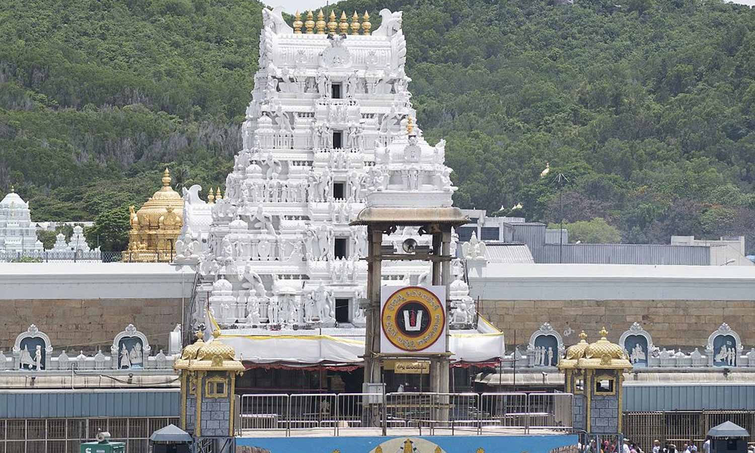 திருப்பதி கோவில் வைகுண்ட ஏகாதசி தரிசன டிக்கெட் இன்று ஒதுக்கீடு – செல்போனில் பதிவிறக்கம் செய்யலாம்!